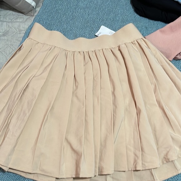 Skirt with shorts underneath - Picture 3 of 4